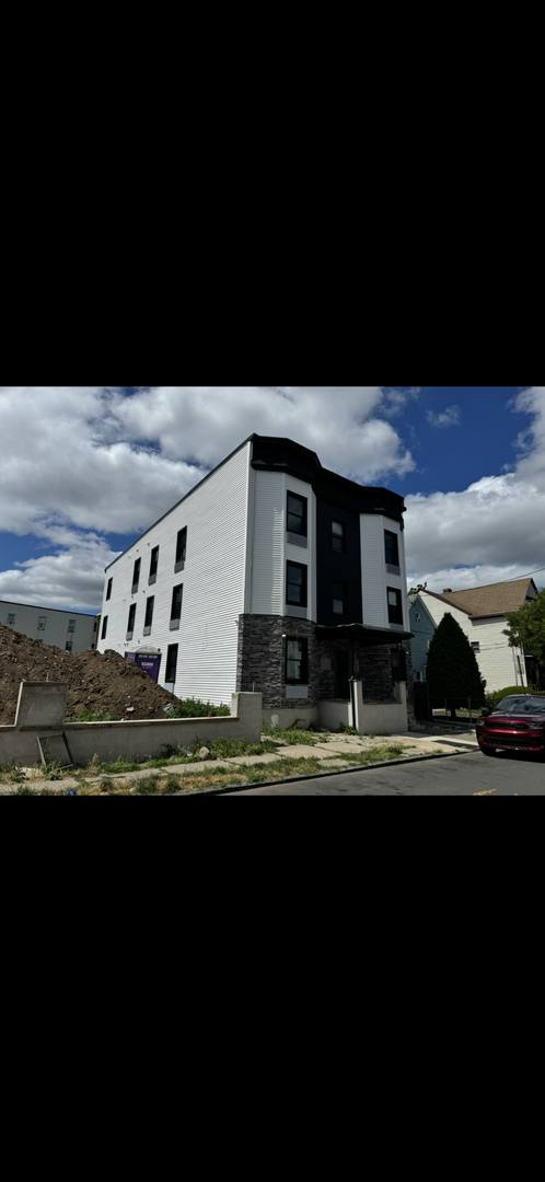 Apartment for rent at 124-128 Putnam St, Paterson, NJ 07524
