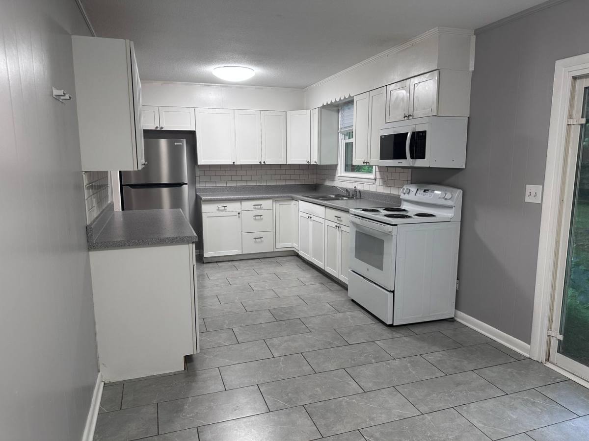 House for rent at 3304 Caywood Dr NW, Huntsville, AL 35810