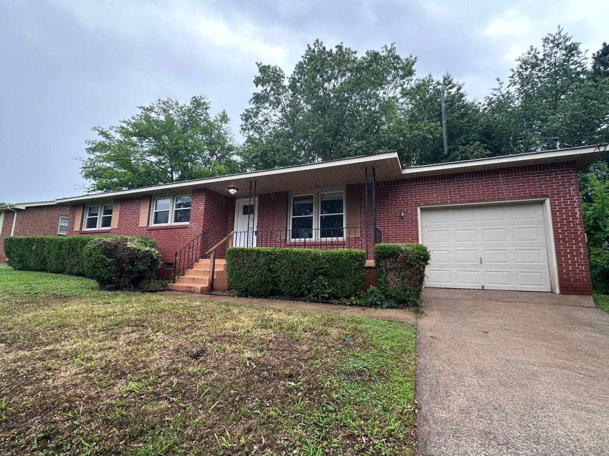 House for rent at 3304 Caywood Dr NW, Huntsville, AL 35810