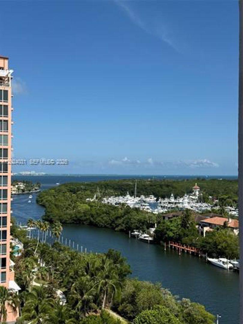 Apartment for rent at 90 Edgewater Dr, Miami, FL 33133