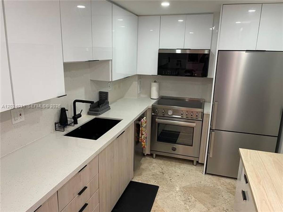 Apartment for rent at 90 Edgewater Dr, Miami, FL 33133