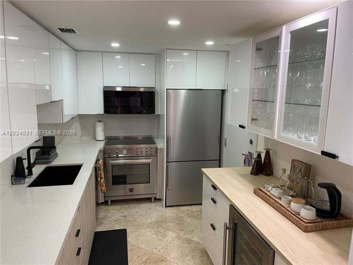 Apartment for rent at 90 Edgewater Dr, Miami, FL 33133
