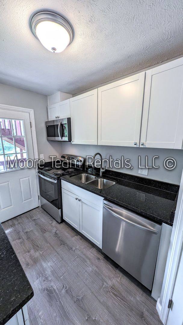 Apartment for rent at 408 Sixth Ave W, Hendersonville, NC 28739