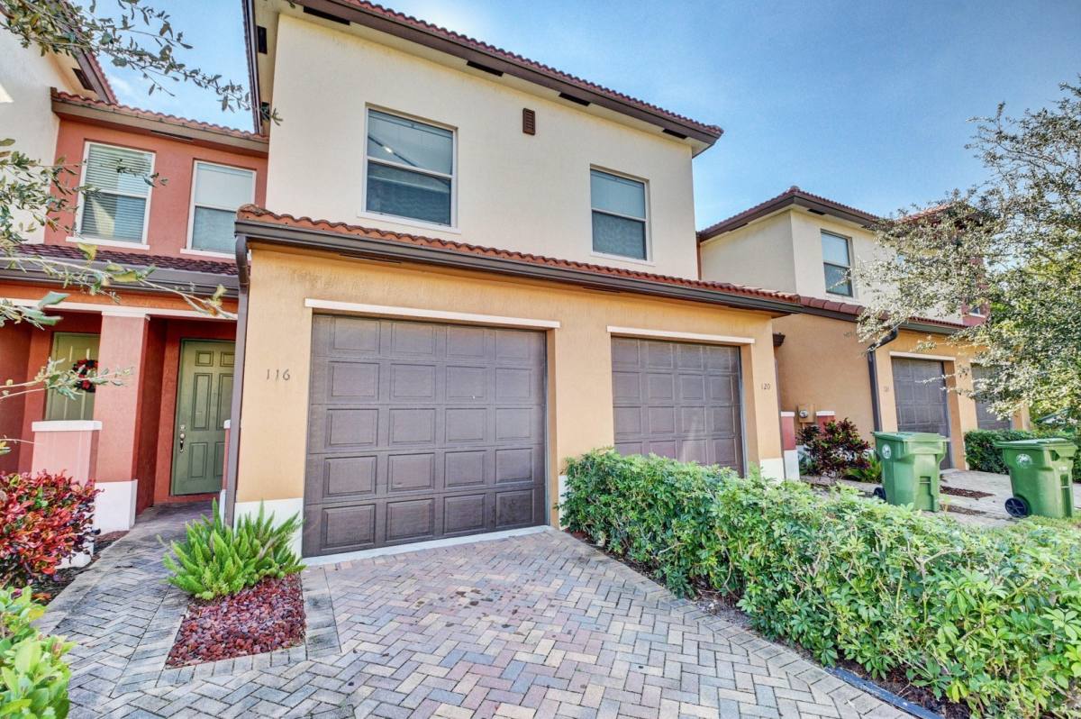 Apartment for rent at 100 Williams Court, Lake Worth, FL 33461