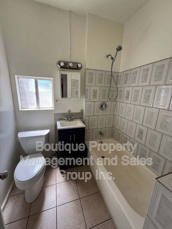Apartment for rent at 1614 E Broadway #7, Long Beach, CA 90802