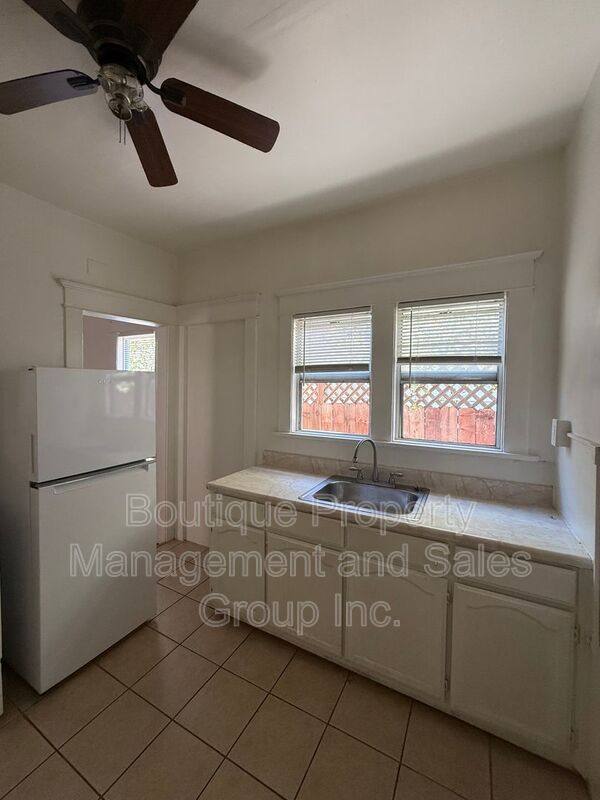 Apartment for rent at 1614 E Broadway #7, Long Beach, CA 90802