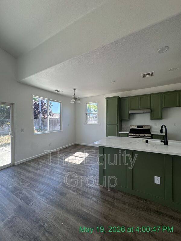 House for rent at 2020 Golden Way, Dinuba, CA 93618