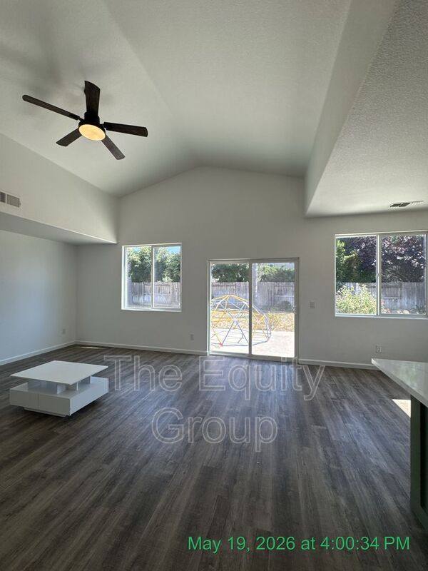 House for rent at 2020 Golden Way, Dinuba, CA 93618