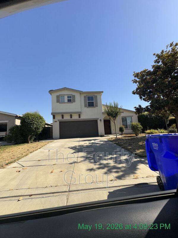 House for rent at 2020 Golden Way, Dinuba, CA 93618
