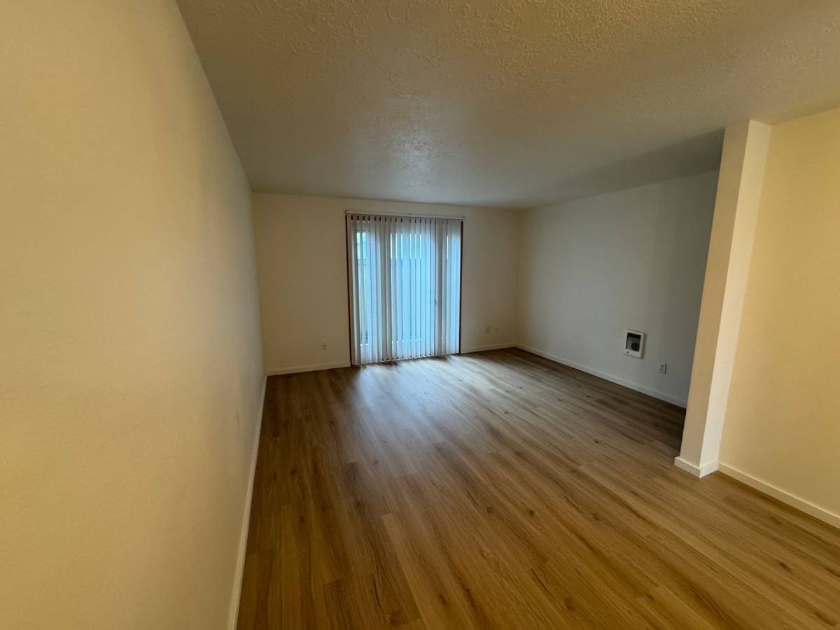 Apartment for rent at 928 SW 11th St, Newport, OR 97365