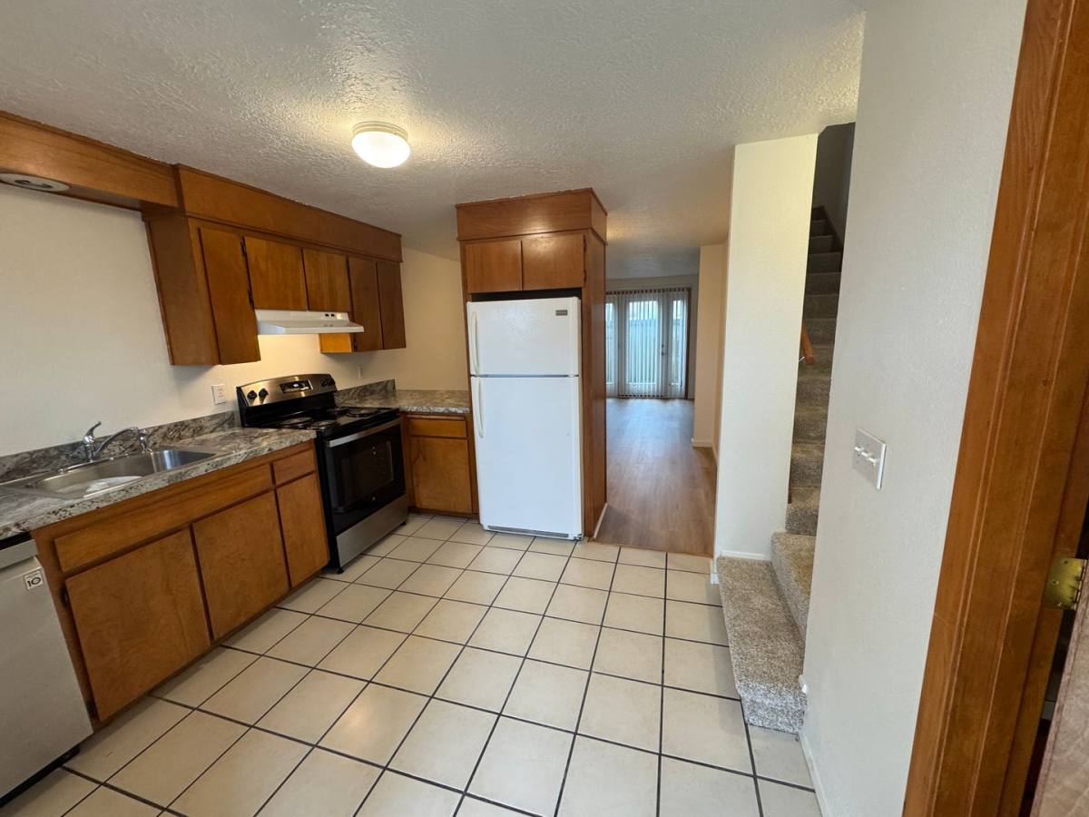 Apartment for rent at 928 SW 11th St, Newport, OR 97365