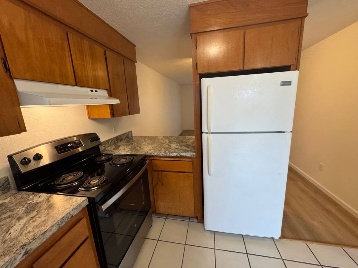 Apartment for rent at 928 SW 11th St, Newport, OR 97365