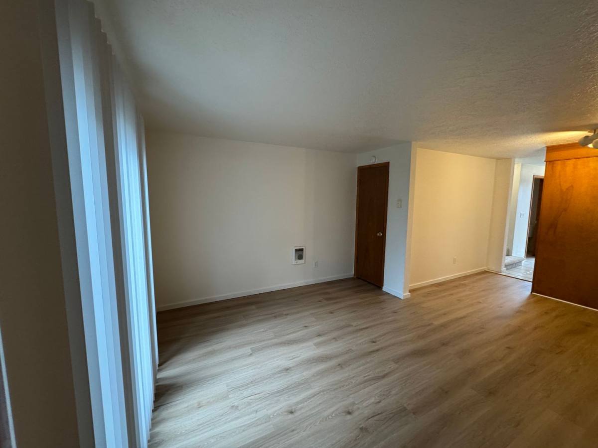 Apartment for rent at 928 SW 11th St, Newport, OR 97365
