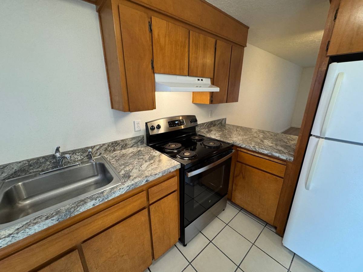Apartment for rent at 928 SW 11th St, Newport, OR 97365