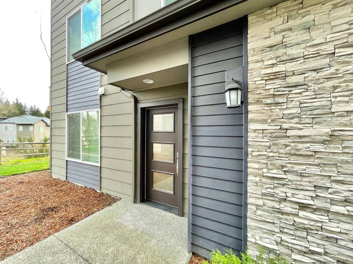 Townhouse for rent at 1921 129th Place SW, Everett, WA 98204