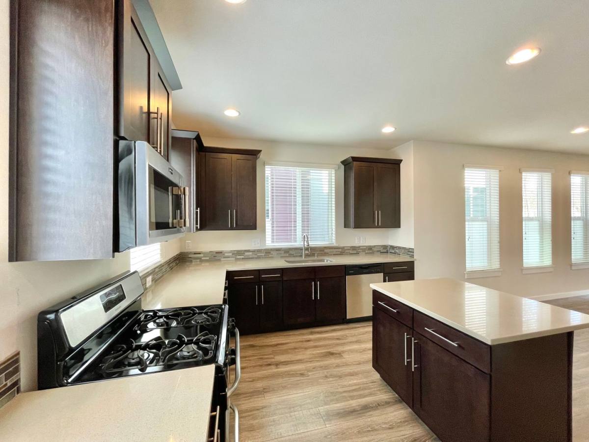 Townhouse for rent at 1921 129th Place SW, Everett, WA 98204