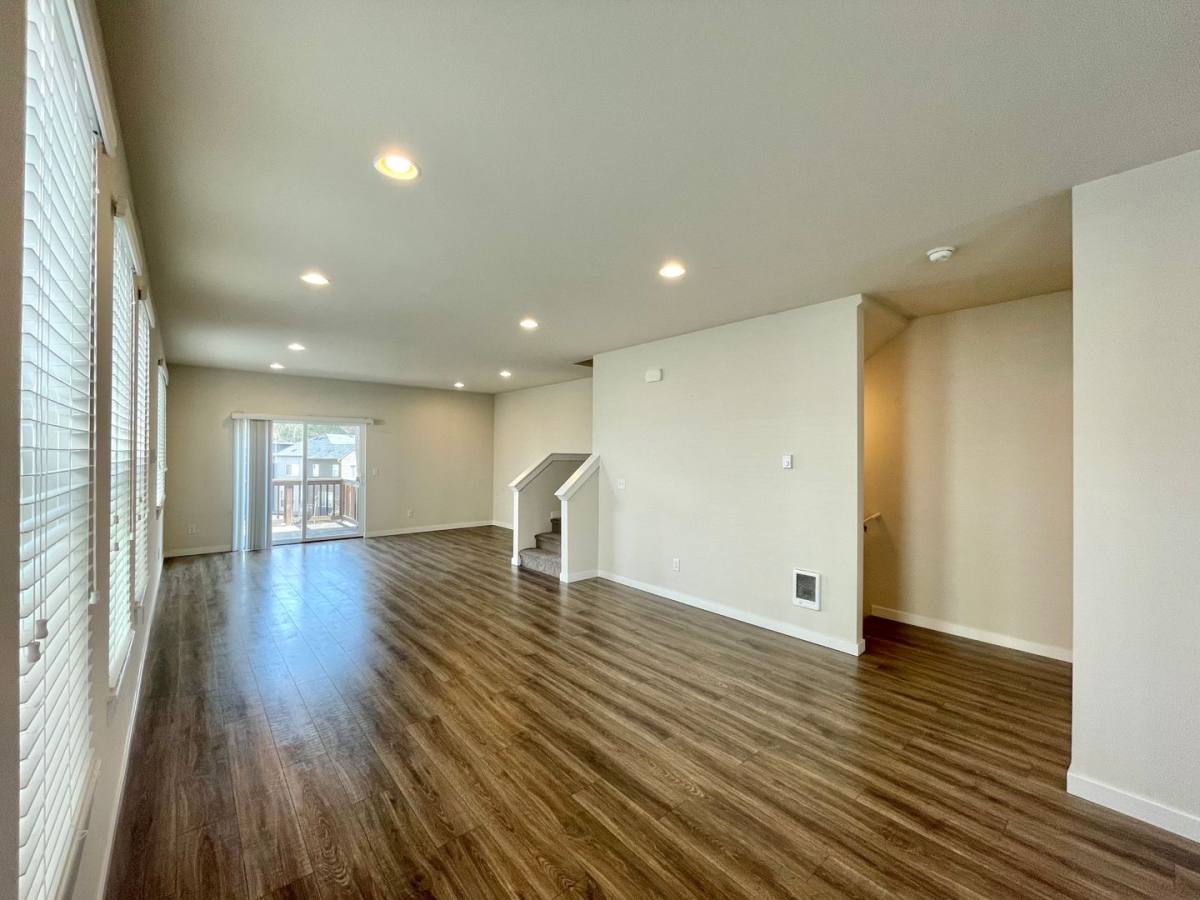 Townhouse for rent at 1921 129th Place SW, Everett, WA 98204