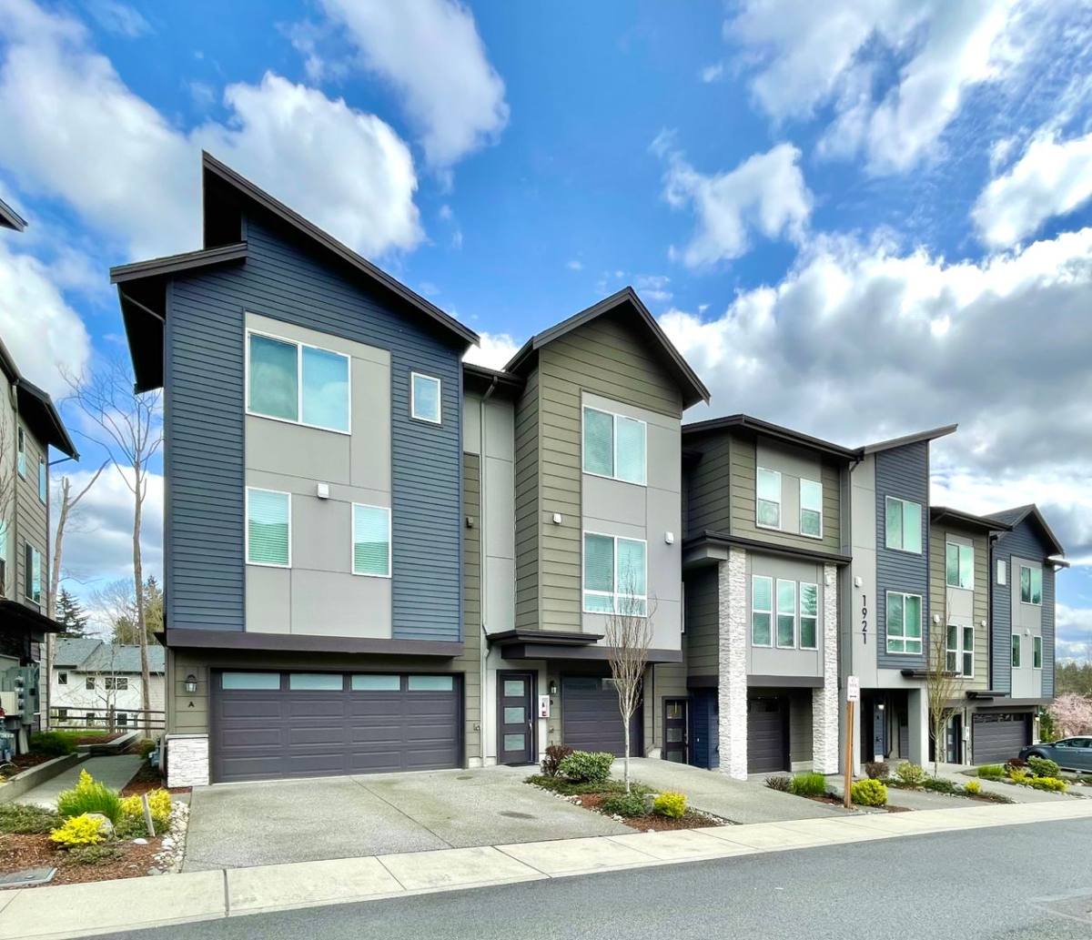 Townhouse for rent at 1921 129th Place SW, Everett, WA 98204