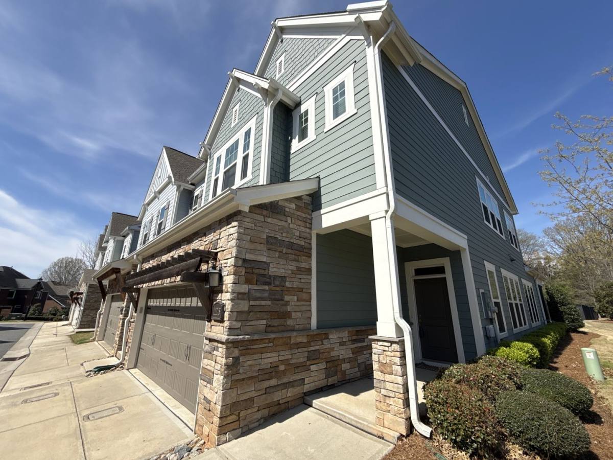 Townhouse for rent at 11218 Cobb Creek Court, Charlotte, NC 28277