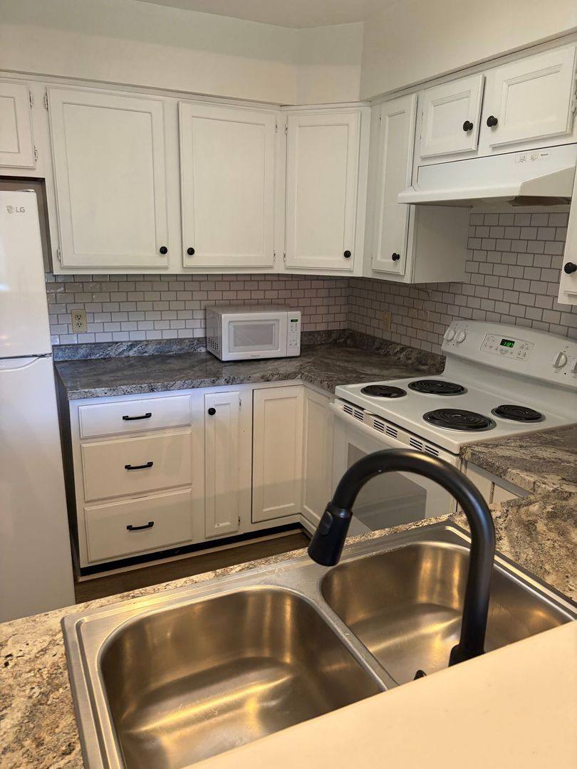Townhouse for rent at 124 Governor Berkeley Rd #13, Williamsburg, VA 23185
