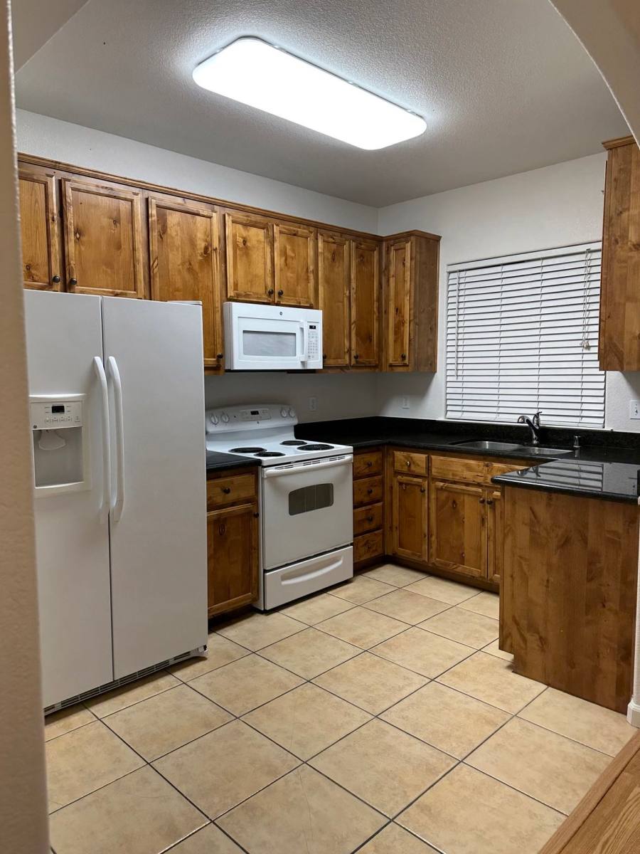 Apartment for rent at 502 N Mercey Springs Rd, Los Banos, CA 93635