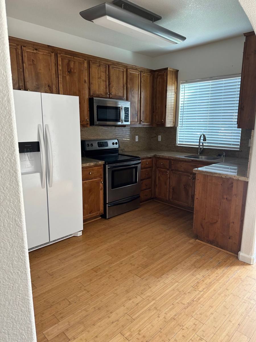 Apartment for rent at 502 N Mercey Springs Rd, Los Banos, CA 93635