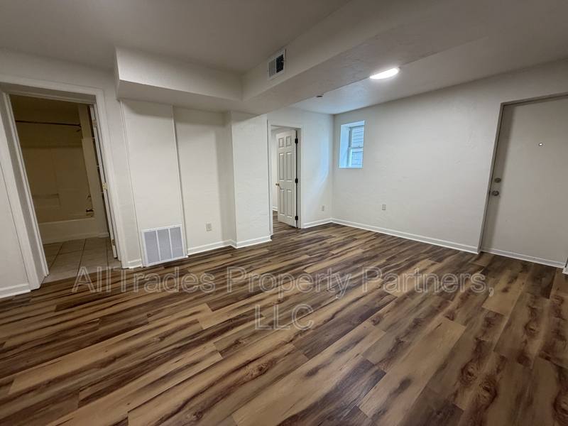 Apartment for rent at 527 Duquesne Ave #1, Trafford, PA 15085