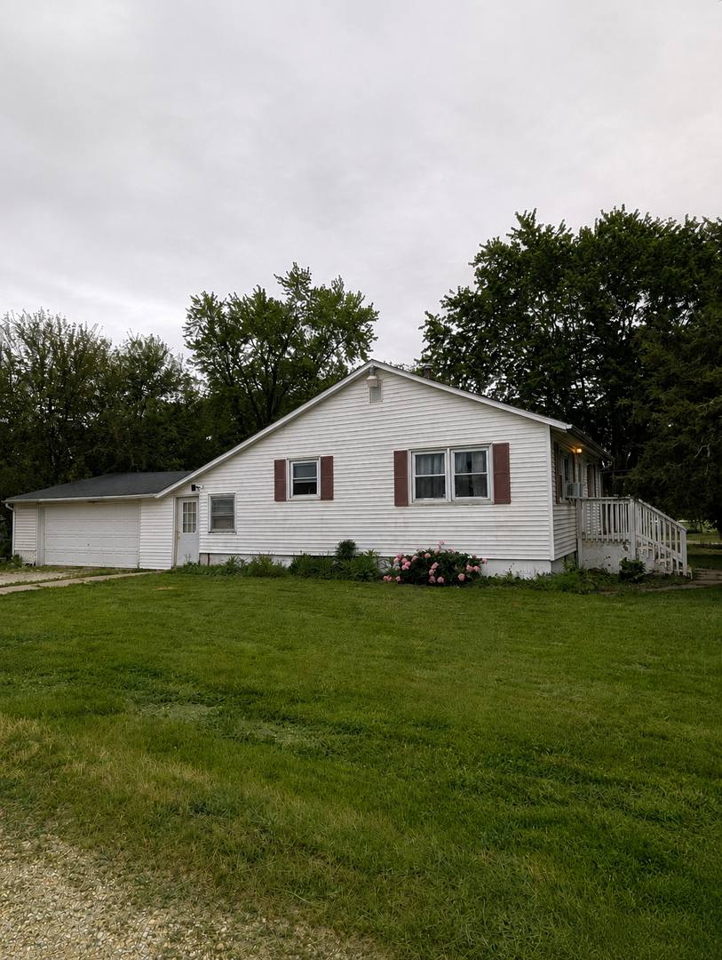 House for rent at 17368 214th St, Davenport, IA 52807