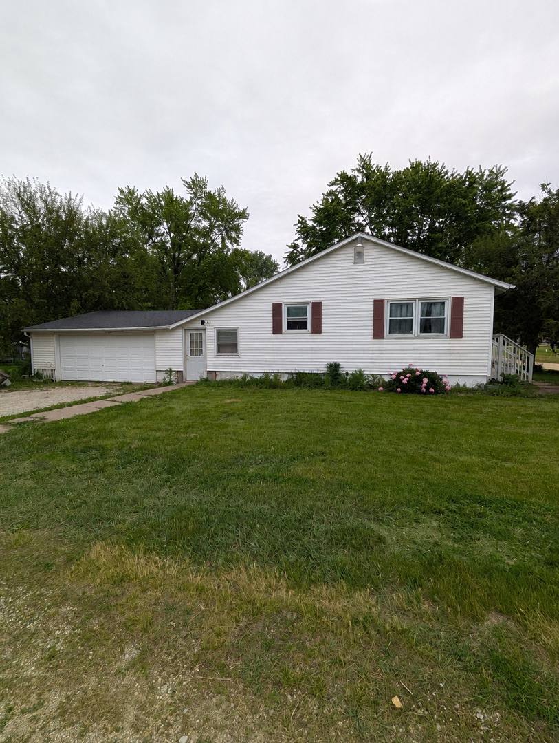 House for rent at 17368 214th St, Davenport, IA 52807