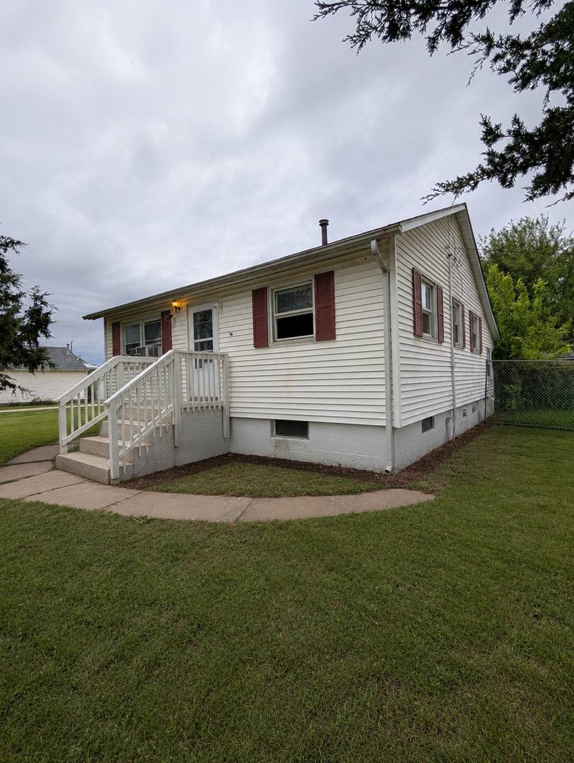House for rent at 17368 214th St, Davenport, IA 52807