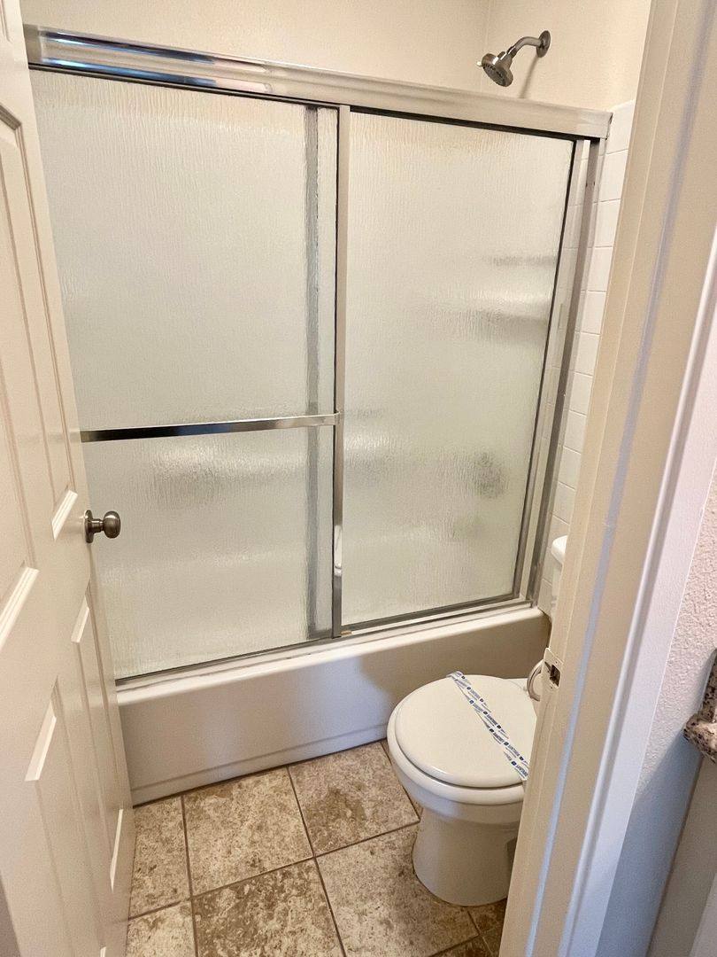 Apartment for rent at 5981 Lake Crest Way, Sacramento, CA 95822