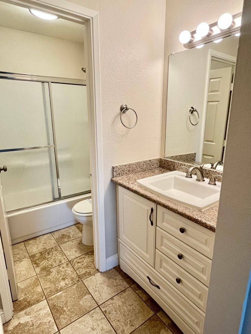 Apartment for rent at 5981 Lake Crest Way, Sacramento, CA 95822