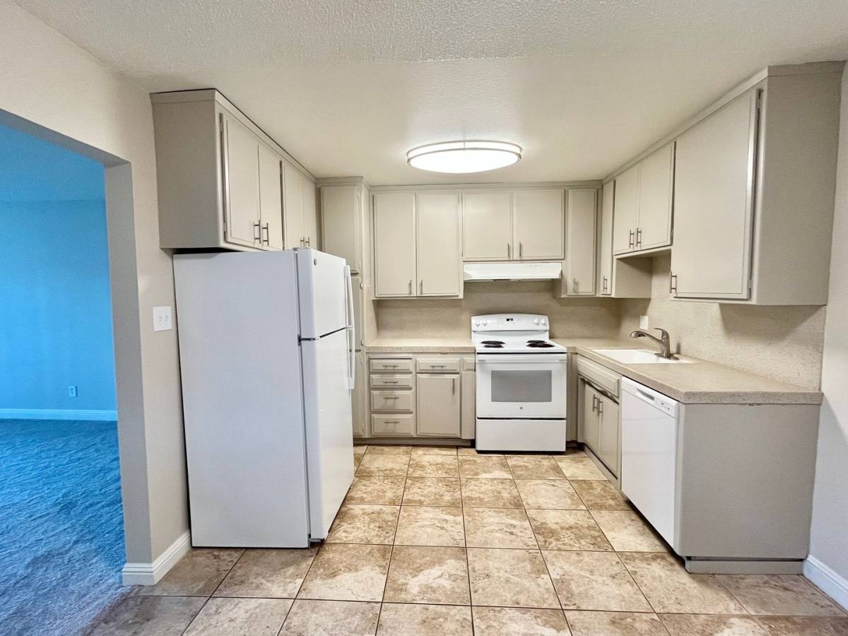 Apartment for rent at 5981 Lake Crest Way, Sacramento, CA 95822