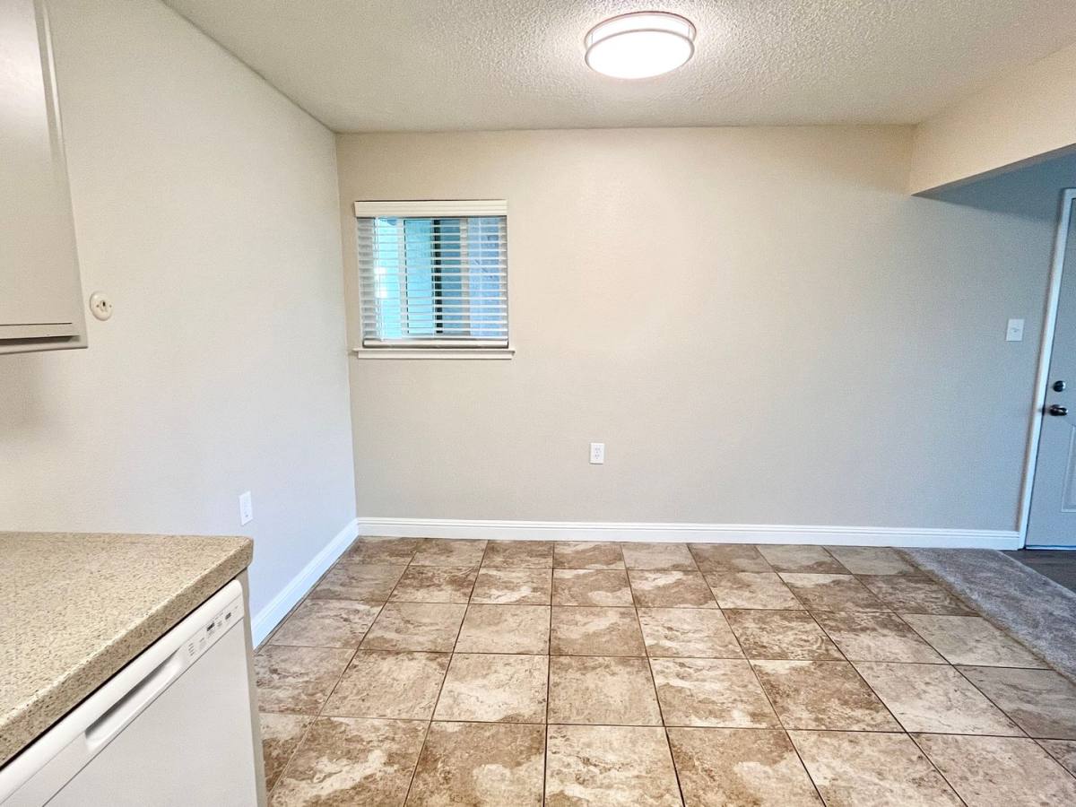 Apartment for rent at 5981 Lake Crest Way, Sacramento, CA 95822