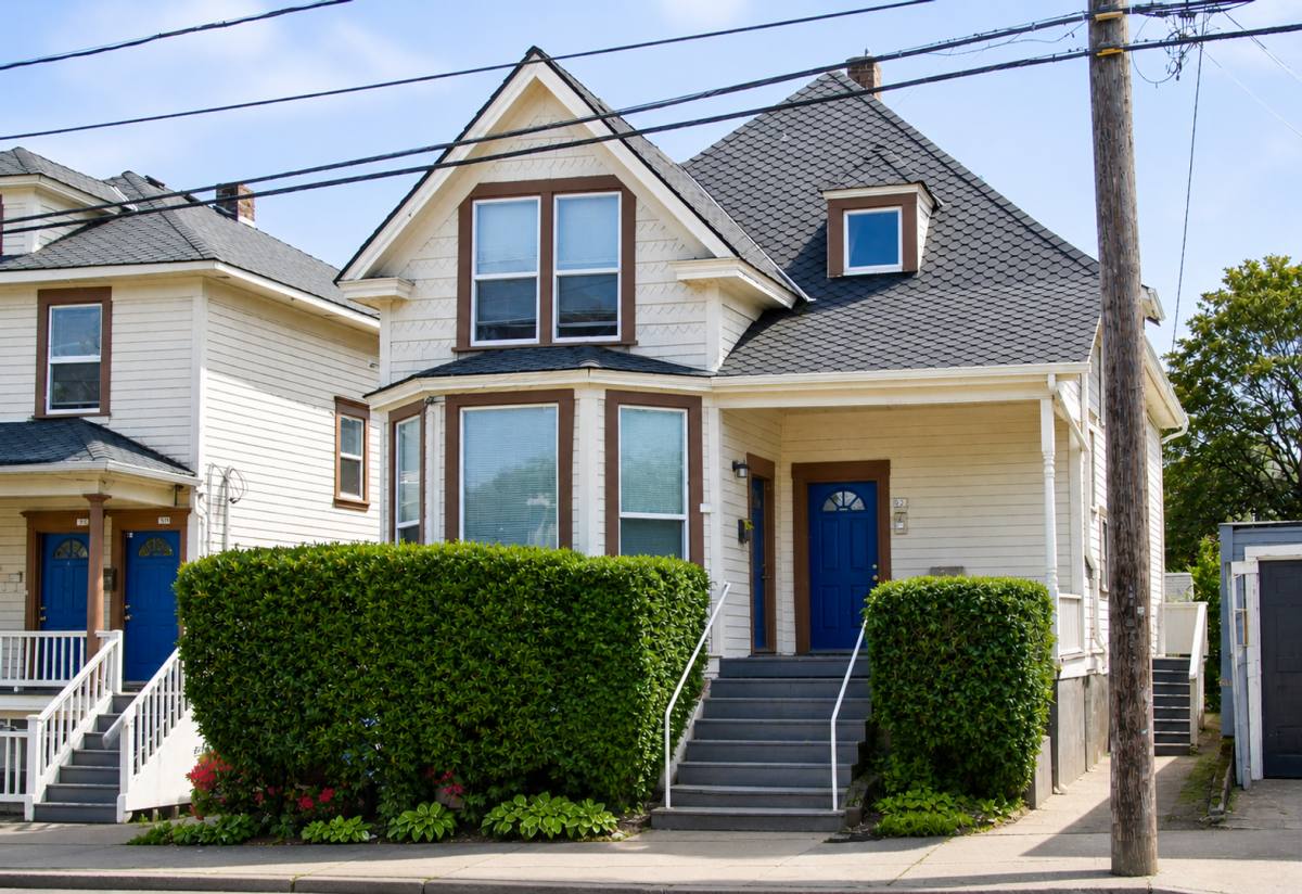 Apartment for rent at 20-32 S Porter St, Portland, OR 97201