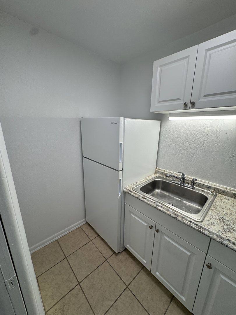 Apartment for rent at 1727-4 NE 2nd St, Ocala, FL 34470