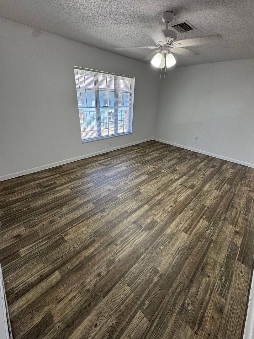 Apartment for rent at 1727-4 NE 2nd St, Ocala, FL 34470
