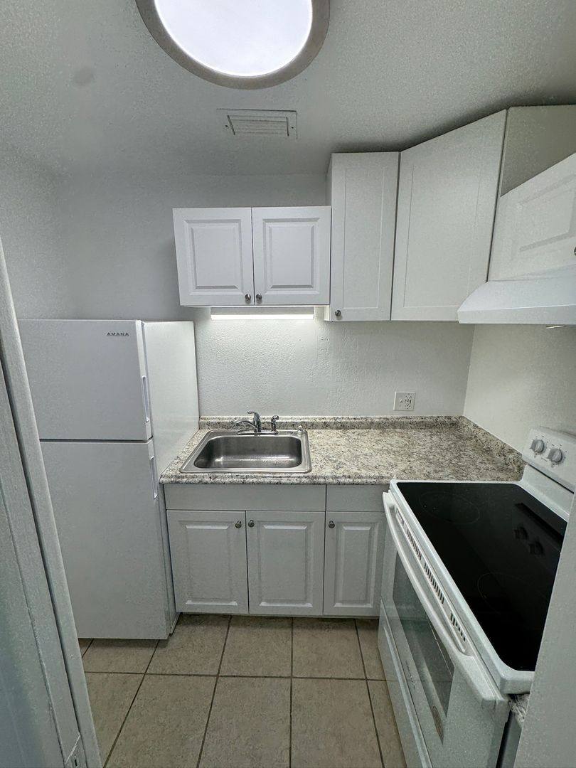 Apartment for rent at 1727-4 NE 2nd St, Ocala, FL 34470
