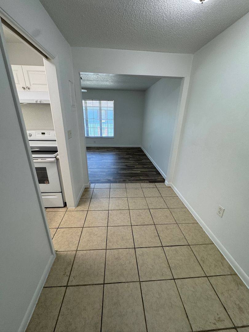 Apartment for rent at 1727-4 NE 2nd St, Ocala, FL 34470
