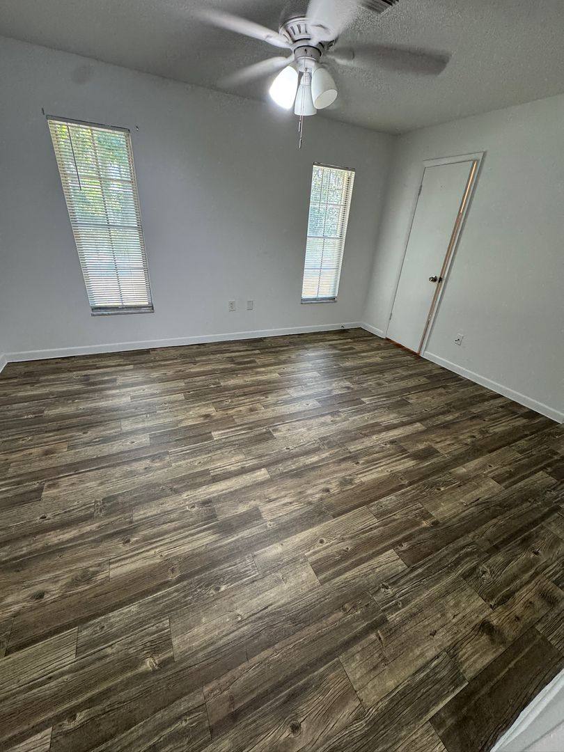 Apartment for rent at 1727-4 NE 2nd St, Ocala, FL 34470