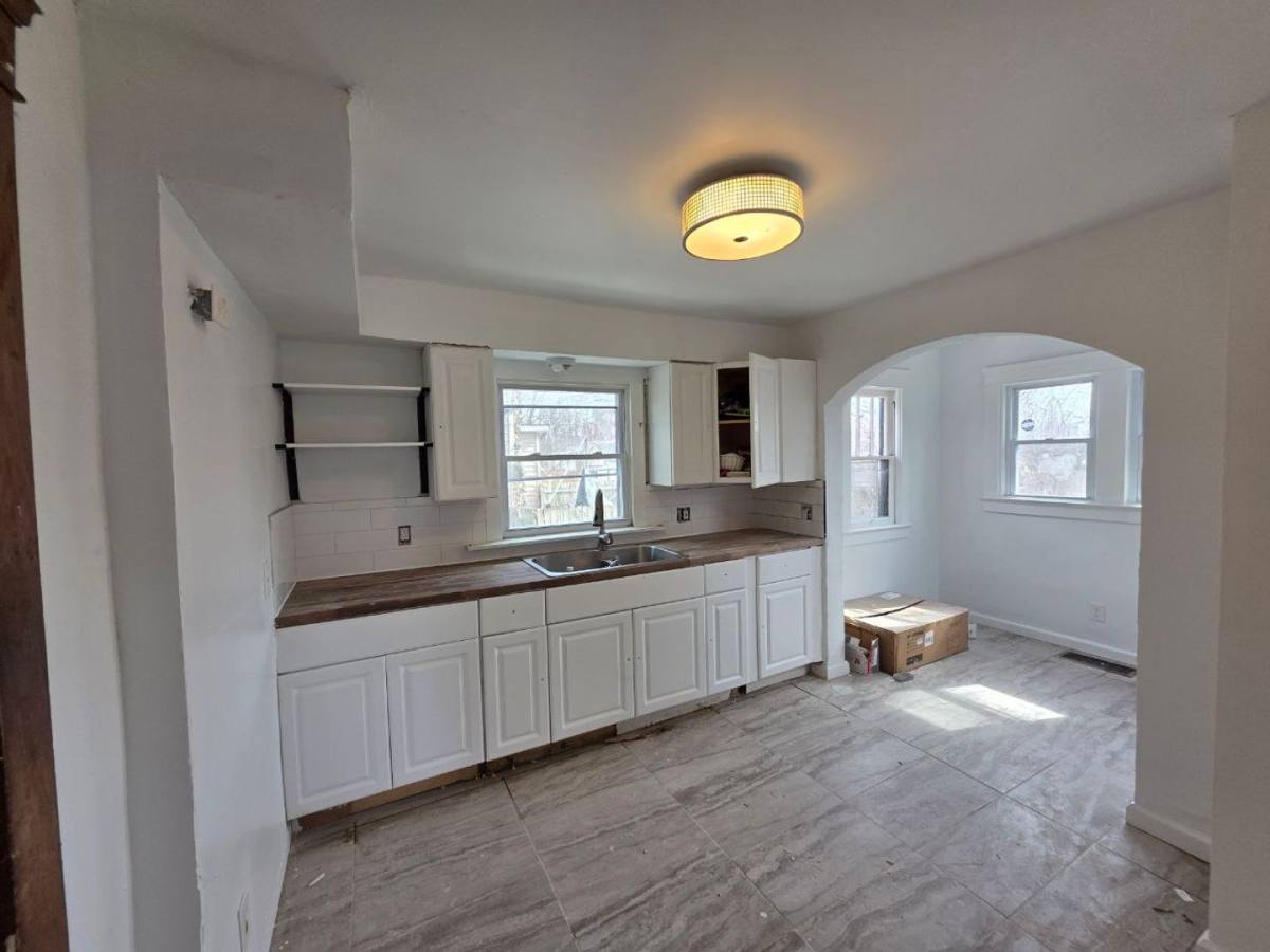 House for rent at 1055 W 12th St, Lorain, OH 44052