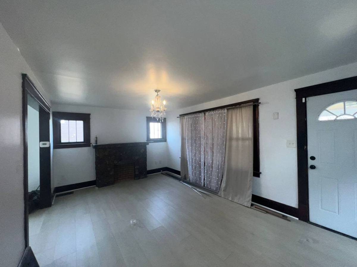 House for rent at 1055 W 12th St, Lorain, OH 44052
