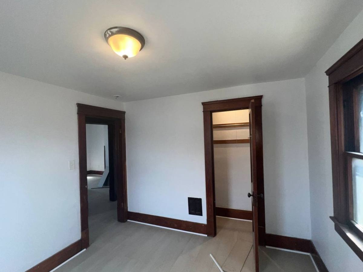 House for rent at 1055 W 12th St, Lorain, OH 44052