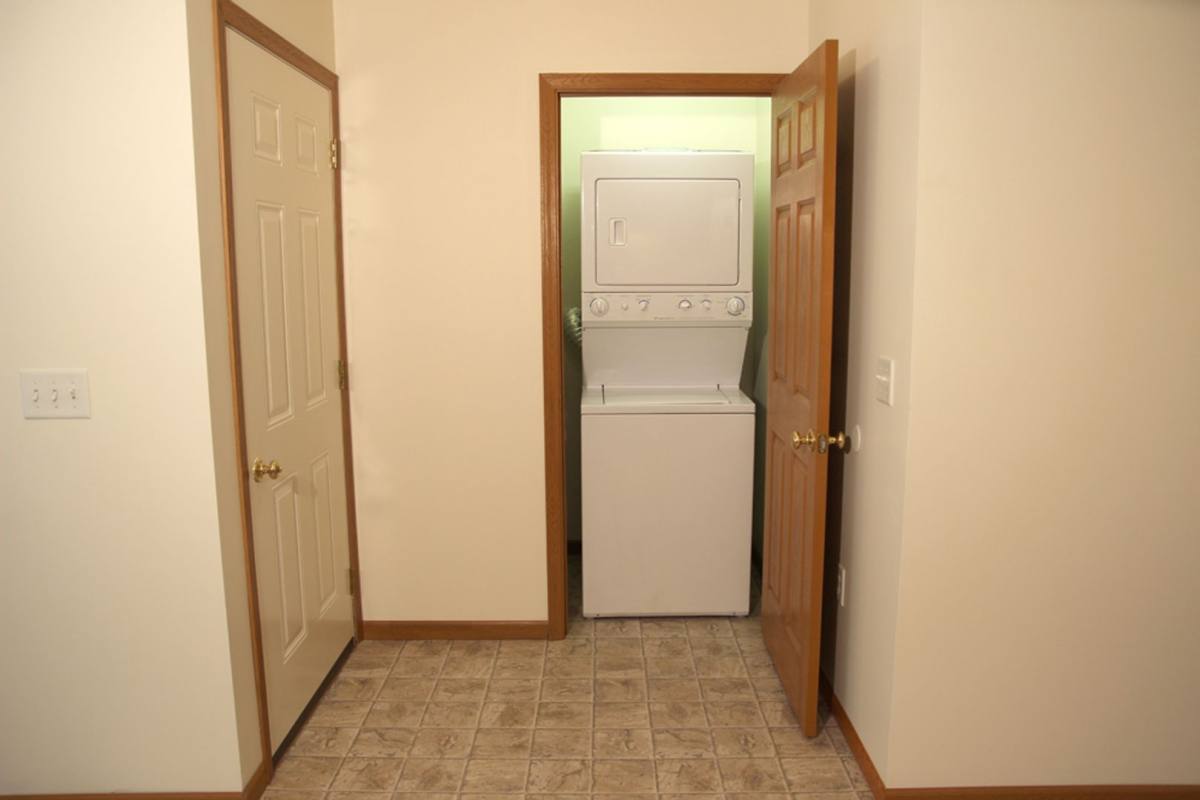 Apartment for rent at 107 Brookside Dr, Anna, OH 45302