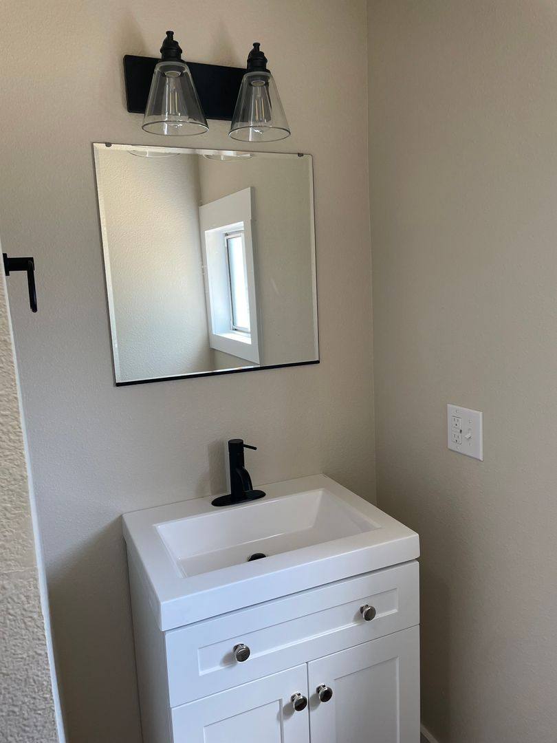 Apartment for rent at 432 Holly St, Medford, OR 97501