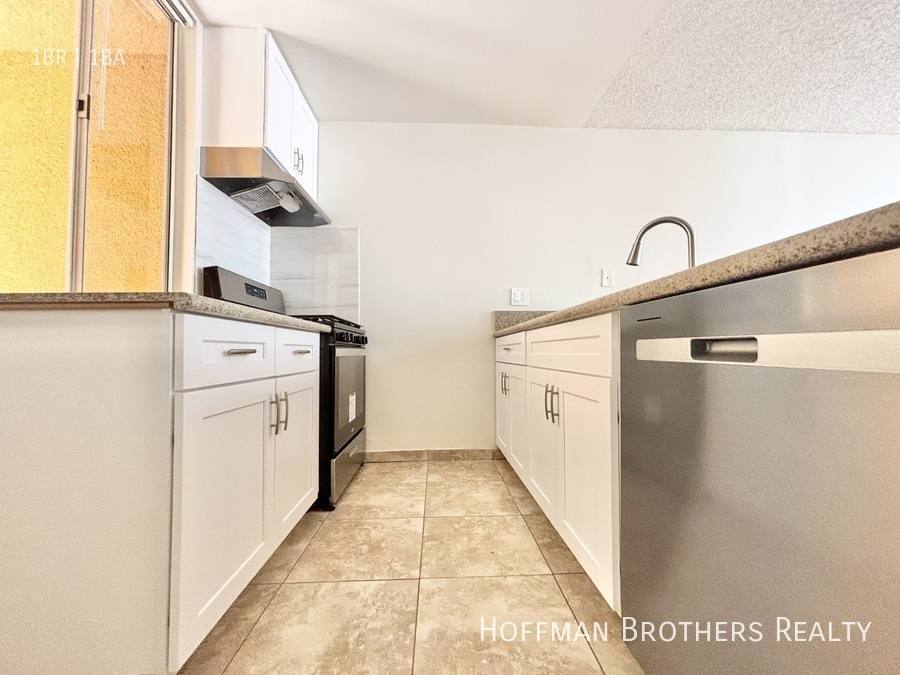 Apartment for rent at 1215 N Cherokee Ave #105, Los Angeles, CA 90038