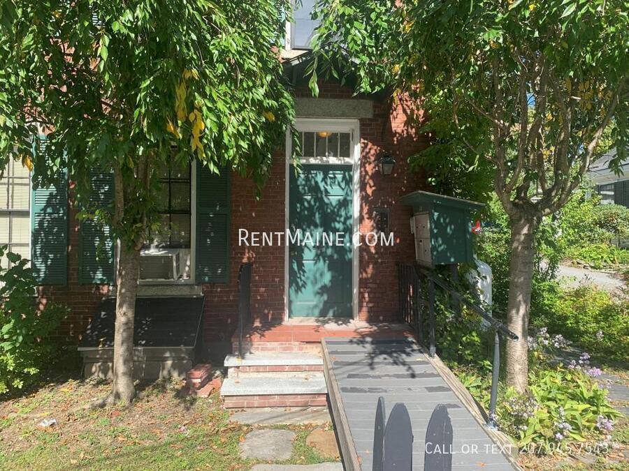 Apartment for rent at 77 Broadway #3A, Bangor, ME 04401