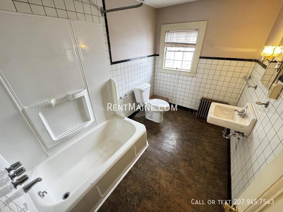 Apartment for rent at 77 Broadway #3A, Bangor, ME 04401