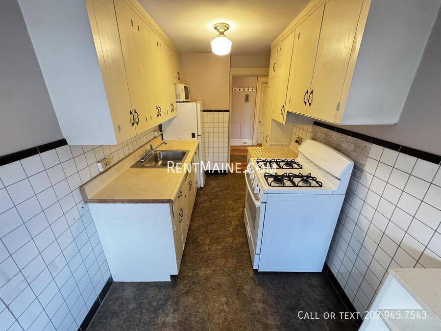 Apartment for rent at 77 Broadway #3A, Bangor, ME 04401
