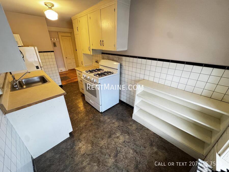 Apartment for rent at 77 Broadway #3A, Bangor, ME 04401